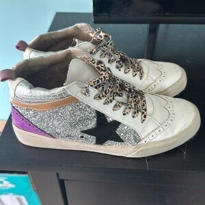 Size 9 women’s star high top sneakers